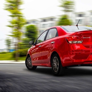 kia-soluto-binh-phuoc-gia-lan-banh-danh-gia-vua-xe-dich-vu