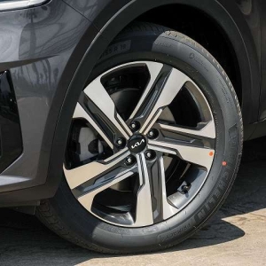 kia-sorento-binh-phuoc-gia-lan-banh-danh-gia-suv-7-cho-cao-cap