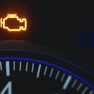 y-nghia-cac-den-bao-loi-tren-taplo-xe-kia-khi-nao-can-goi-cuu-ho